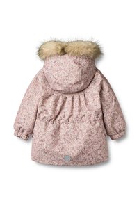 Ružová kvetinová parka s kapucňou lemovanou umelým kožúškom, zúženým pásom a elastickými manžetami. Hladká textúra s zaobleným spodkom a detailom z kovu.