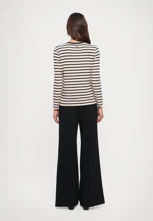 Rankning 13: Weekend Max Mara - ALIAS - Långärmad tröja