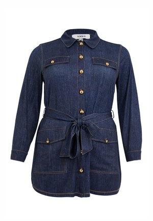 Dunkelblaue Denim-Hemdjacke mit langen Ärmeln, goldenen Knöpfen, zwei Brusttaschen und zwei unteren Fronttaschen sowie einem passenden Taillengürtel.