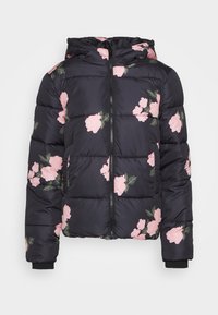 Černá prošívaná bunda se zapínáním na zip, zdobená květinovým vzorem růžových růží a zelených listů, s elastickými manžetami a kapucí.