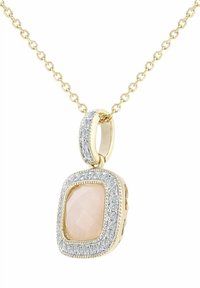 Zlata verižica z obeskom v obliki kvadrata z brušenim roza kamnom, obdanim z obročem majhnih prozornih kristalov.