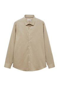 Camicia beige a maniche lunghe con colletto classico, design semplice e texture del tessuto visibile. Presenta sette bottoni bianchi lungo la parte anteriore.