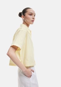 Koton CROP - Hemdbluse - yellow