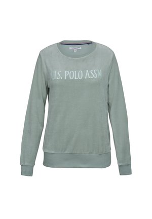 Zaļa, garām piedurknēm, sporta krekls, izgatavots no mīksta auduma, ar apaļu izgriezumu un "U.S. POLO ASSN." izšuvumu priekšpusē gaiši zilos toņos.