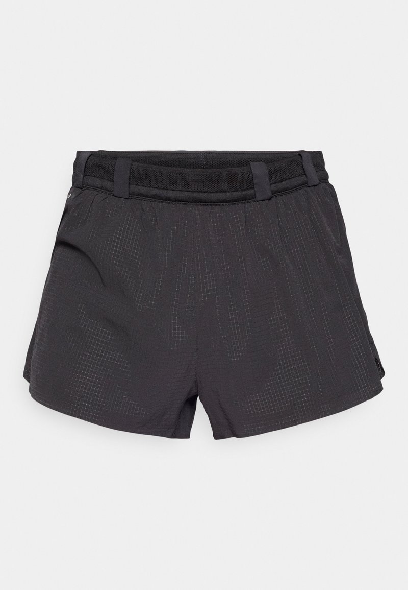 Shorts de sport noirs en tissu texturé, avec une taille élastique et un motif à grille subtil. Conçus pour le confort et la mobilité.