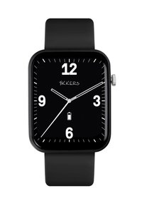 Zwarte smartwatch met een vierkant uurwerk, grote witte cijfers op 12, 9 en 6, zilveren wijzers en een batterij-indicator; rubberen band.