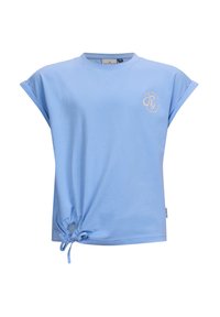 Jasnoniebieska bawełniana koszulka z podwiniętymi rękawami i węzełkiem po lewej stronie. Posiada okrągłe logo w delikatnym odcieniu brzoskwini.