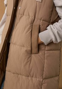 Next PADDED  - Weste - toffee brown