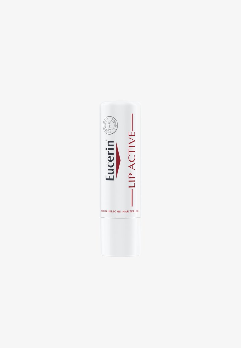 Eucerin Lip Active Lippenbalsam in einer zylindrischen weißen Tube mit rotem Text. Verfügt über ein Drehmechanismus-Anwendungsdesign und eine medizinische Hautpflegekennzeichnung.