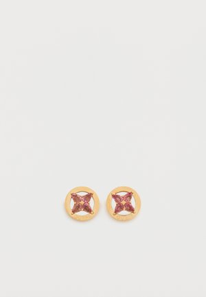 Σκουλαρίκια καρφωτά με χρυσή απόχρωση που διαθέτουν κυκλικό σχέδιο με λεπτομέρεια ρόζ πολύτιμου λίθου σε σχήμα που μοιάζει με λουλούδι. Το "GUESS" είναι χαραγμένο στην άκρη.