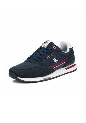 Marineblaue Sneaker mit weißer Sohle, rot-weißen Streifen, schwarzen Schnürsenkeln und Beverly Hills Polo Club-Logo an der Seite und Zunge.