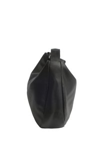 Borsa a sacchetto in tessuto nero e testurizzato con forma arrotondata, dotata di una maniglia superiore per il trasporto. Design semplice e moderno senza accessori esterni.