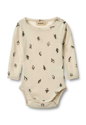 Body per neonati beige chiaro con maniche lunghe, caratterizzato da un motivo con pinguini ricorrenti in marrone scuro. Chiusura a pressione sulla spalla e sul fondo.