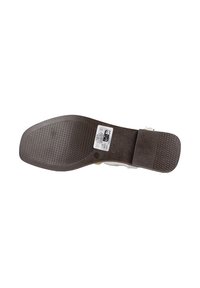 Suola di scarpa in gomma marrone con superficie testurizzata, caratterizzata da una base bianca e un tacco piccolo. Include etichetta del marchio e informazioni sul modello.