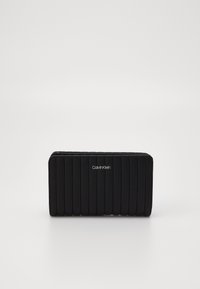 Calvin Klein LINE QUILT MEDIUM BIFOLD - Portafoglio - black