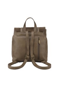 Zaino in pelle marrone con due manici superiori e spallacci regolabili. Presenta una tasca anteriore con zip e una finitura testurizzata.