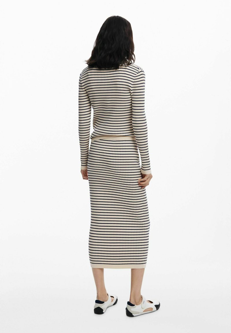 Promo L'ensemble Robe + Gilet chez Stokomani