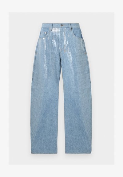 Ανοιχτό μπλε τζιν με ψηλή μέση και φαρδιά μπατζάκια, με εμπρός τσέπες και λαμπερή διακόσμηση με παγιέτες στο πάνω μπροστινό μέρος.