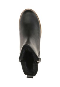 Botín negro de piel sintética hasta el tobillo con superficie lisa, puntera redonda, cierre con cremallera, suave forro interior y suela de goma marrón.