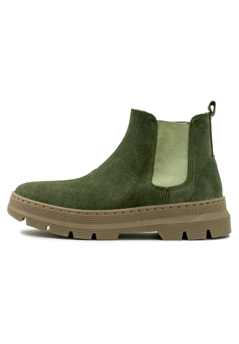 Stivali alla caviglia in suede verde con pannelli laterali elastici, un'asola e una suola in gomma marrone texturizzata. Presenta un design cucito lungo la suola.