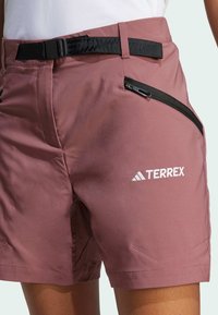 Adidas Terrex XPERIOR MID - Pantalón corto de deporte - burgundy
