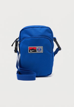 Petit sac bandoulière rectangulaire bleu avec bandoulière réglable, poche avant zippée et logos Nike et Paris Saint-Germain.