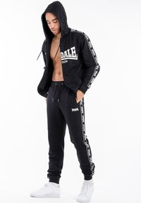 Lonsdale JOGGING PASSFORM TENSTON - Tepláky - black white