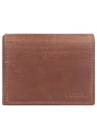 Portefeuille en cuir marron avec une surface texturée, design pliable en deux, logo en relief et coutures contrastées le long des bords.