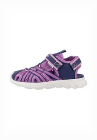 Sandal en morado y azul marino con parte superior de malla transpirable, cierre de tira y suela blanca acolchada; cuenta con un diseño abierto para permitir el flujo de aire.