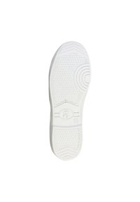 Semelle de chaussure en caoutchouc blanc avec des motifs de grip texturés, des accents circulaires et des détails de marque. Forme plate avec une finition lisse.