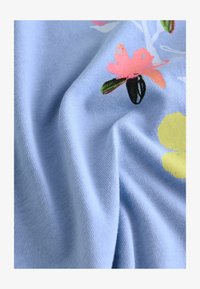 Valittu, blue floral