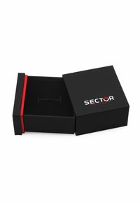 Scatola regalo in cartone nero con un elastico rosso, dotata di un interno morbido. La parte superiore presenta il logo "SECTOR NO LIMITS" stampato in bianco e rosso.