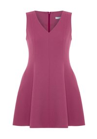 Robe sans manches ajustée en tissu rose vif avec un décolleté en V et fermeture éclair au dos. Texture lisse, design de jupe évasée.