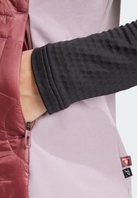 Adidas Terrex XPERIOR VARILITE HYBRID PRIMALOFT - Bodywarmer - preloved fig   burgundy