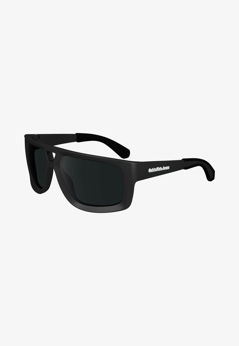 Ochelari de soare negri cu un design învăluitor, lentile polarizate și brațe texturate negre cu un logo. Construcție a ramei netedă.