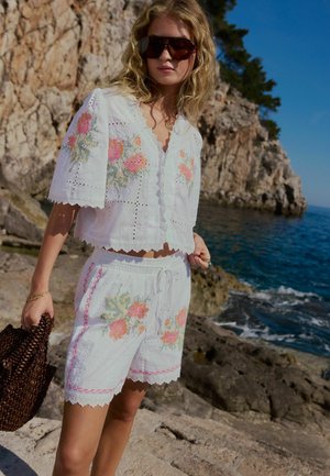Next, REGULAR FIT - FLORAL CROSS STITCH BRODERIE SHORTS - Short - white