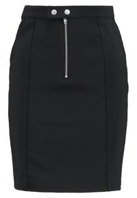 Svart blyertskjol tillverkad av elastiskt material, med en framsidan dragkedja och två silverfärgade tryckknappar i midjan. Fitted design, slät textur.