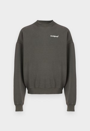 Dunkelgraues Sweatshirt mit Rundhalsausschnitt und langen Ärmeln sowie weißem "lowlights"-Logo auf der linken oberen Brustseite.