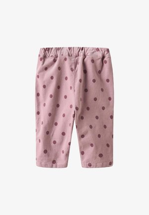Shorts en coton rose avec une taille élastique et des pois rose foncé éparpillés. Conçus pour le confort avec une coupe décontractée et confortable.