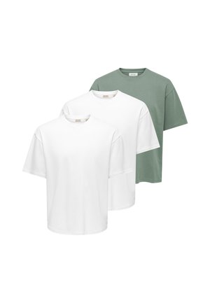 Tre ensfarvede crew neck t-shirts i hvid og olivengrøn, arrangeret overlappende mod en hvid baggrund.