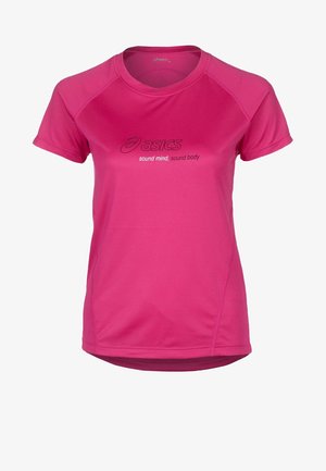 Różowa sportowa koszulka z krótkim rękawem, wykonana z oddychającego materiału, z okrągłym dekoltem oraz logo Asics z napisem "zdrowy umysł, zdrowe ciało."