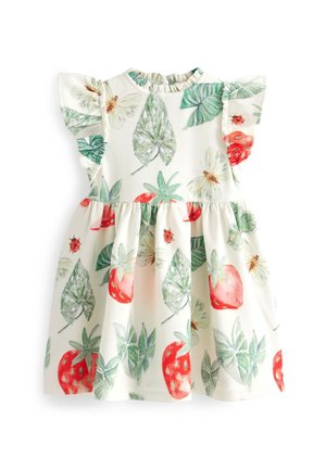 Blomsterkjole til børn har korte volanterede ærmer, en rund halsudskæring og en samlet nederdel med røde jordbær og grønne blade på en cremet baggrund.