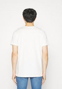 Pepe Jeans EGGO - Triko s potiskem - off white
