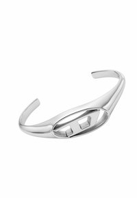 Pulsera de acero plateado con un diseño curvado y elegante, y un corte ovalado que presenta dos aberturas rectangulares. Textura suave y acabado pulido.