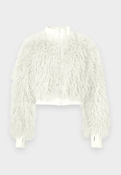 Hvid kort lynlåstrøje med lange, fluffy, krøllede ærmer og krop i imiteret pels, ribstrikkede manchetter med tommelhul.