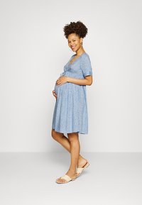 Pieces Maternity PMNYA DRESS - Vestido camiseiro - placid blue