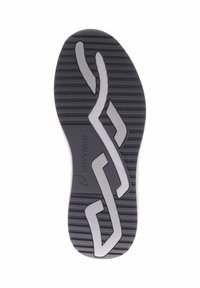 Zwarte rubberen schoenzool met een gestructureerd oppervlak, met een golvend grijs patroon en een merklabel. Ronde neus en hak ontwerp.