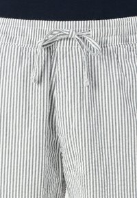 Thumbnail Image 7
