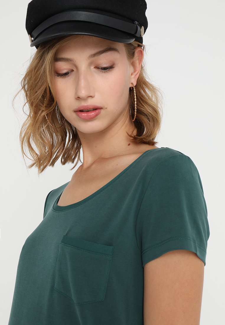 Soaked in Luxury T shirts june bug green Zalando.no Soaked in Luxury T-shirts - june bug green