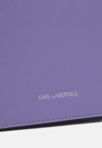 KARL LAGERFELD SIGNATURE - Kézitáska - iris purple